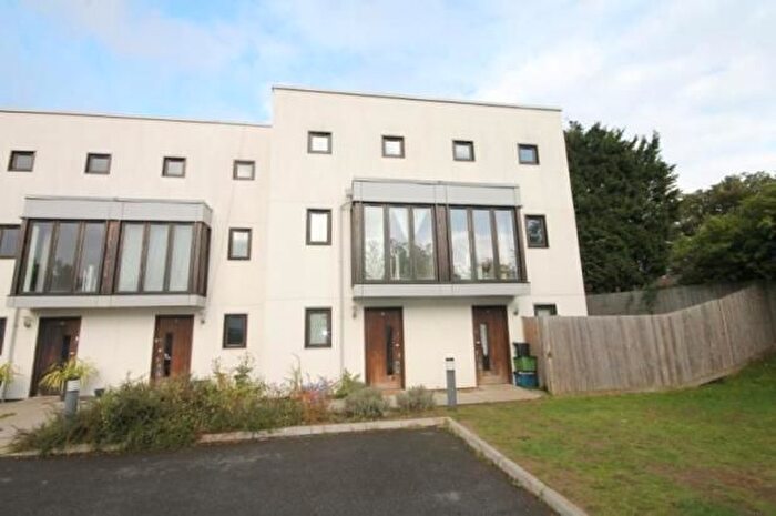 3 Bedroom Terraced House To Rent In Hallowell Gardens, London, CR7