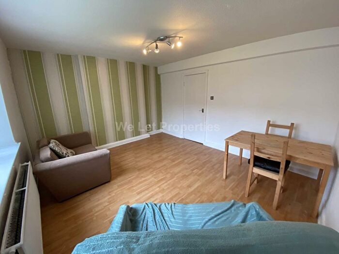 2 Bedroom Flat To Rent In Eccles New Road, Salford, M5