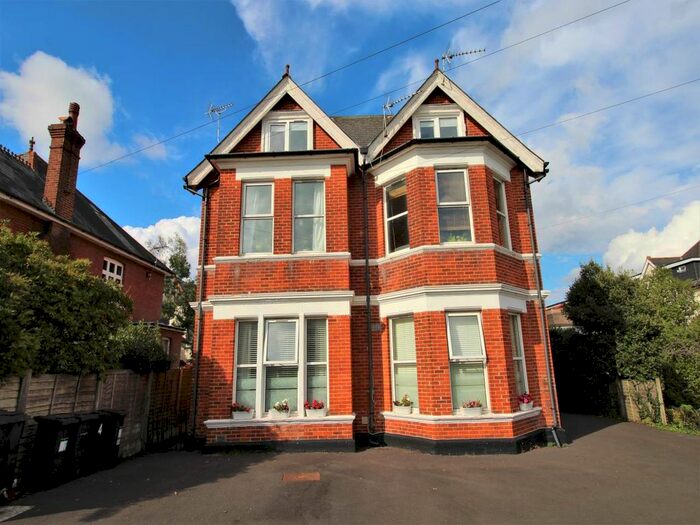 3 Bedroom Flat To Rent In Groveley Road, Westbourne, Bournemouth, BH4