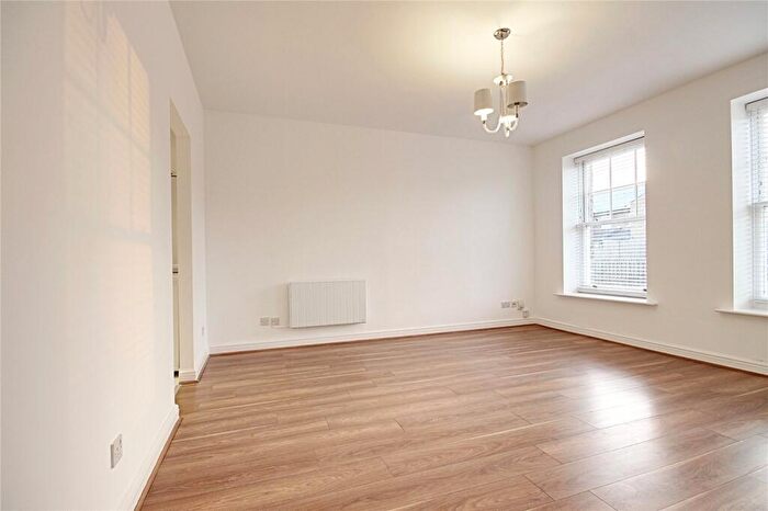 2 Bedroom Flat To Rent In James Lee Square, Enfield, Middlesex, EN3