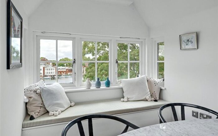 1 Bedroom Flat To Rent In Bridge Road, East Molesey, KT8