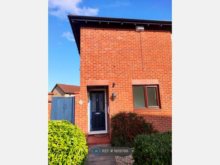 2 Bedroom Detached House To Rent In Stafford Grove, Shenley Church End, Milton Keynes, MK5