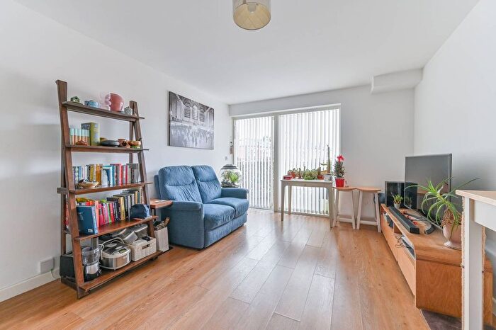 2 Bedroom Flat For Sale In Cargreen Road, South Norwood, London, SE25