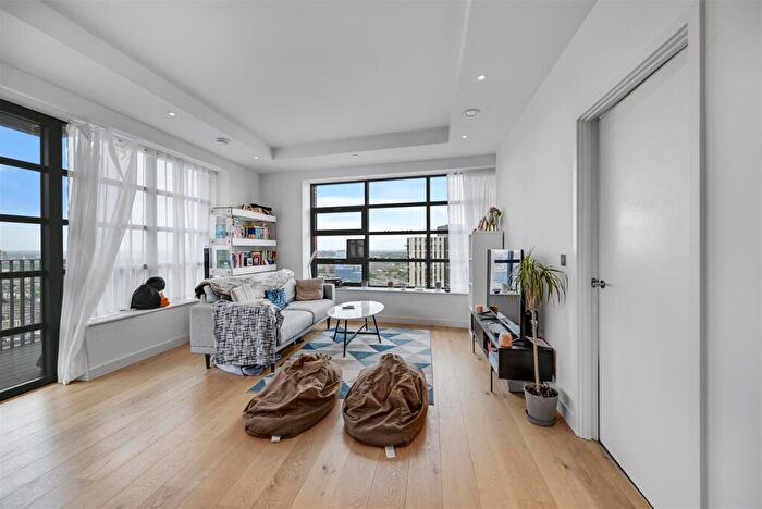 2 Bedroom Apartment For Sale In Defoe House, Canary Wharf, E14