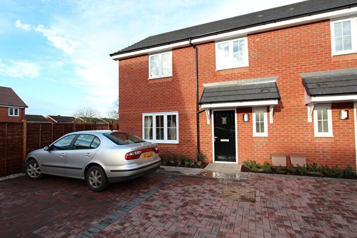 3 Bedroom Semi Detached House To Rent In Foxton Close, Glascote, B77