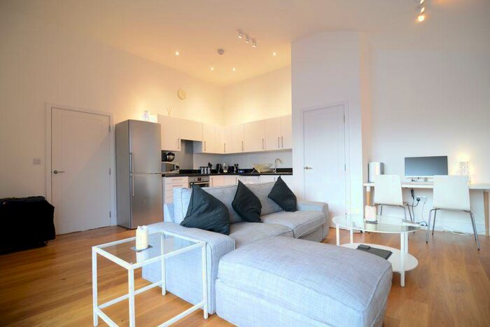 2 Bedroom Apartment To Rent In York House, Farnborough, GU14