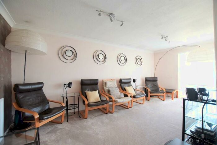 2 Bedroom Flat To Rent In St. Peters Close, IG2