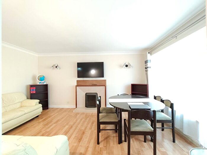 2 Bedroom Maisonette To Rent In Chatsworth Road, Ealing, W5