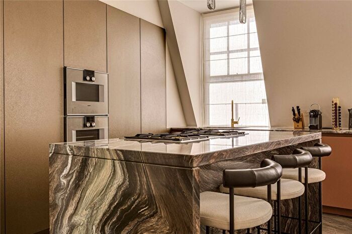 3 Bedroom Flat To Rent In South Street, Mayfair, London, W1K