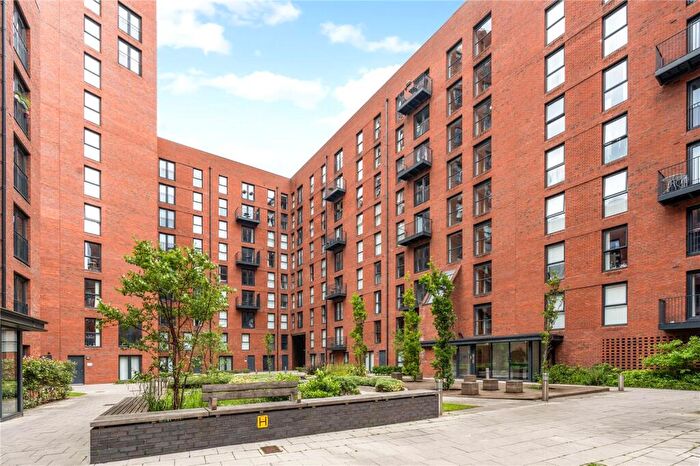 3 Bedroom Apartment To Rent In Sillavan Way, Salford, M3
