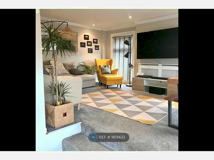 2 Bedroom Flat To Rent In Fulham Palace Road, London, SW6