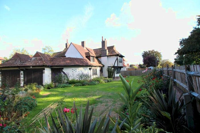 5 Bedroom Detached House To Rent In Coach Drive, Hitchin, SG4