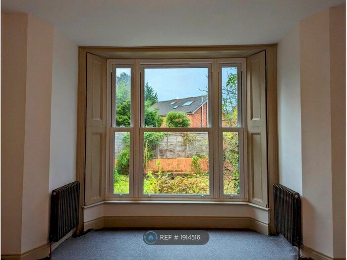 2 Bedroom Flat To Rent In Palace Square, London, SE19