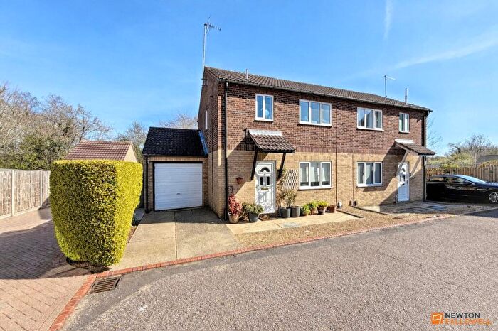 3 Bedroom Semi Detached House For Sale In Kingfishers, Orton Wistow, Peterborough, PE2