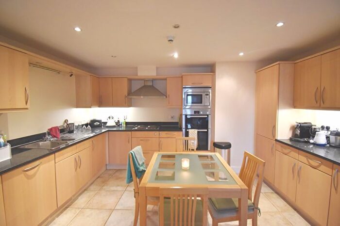 2 Bedroom Flat To Rent In Montway Heights, Montague Road, SW19