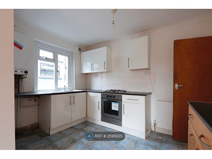 4 Bedroom Maisonette To Rent In Holton Road, Barry, CF63