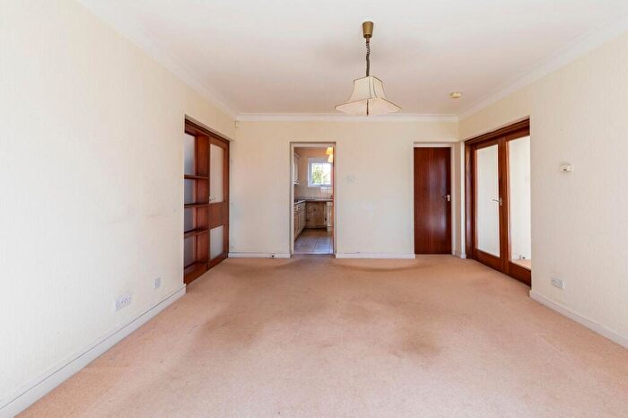 3 Bedroom Flat For Sale In The Grove, Gosforth, NE3