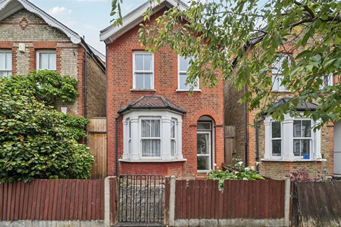 3 Bedroom Detached House To Rent In Chatham Road, Kingston Upon Thames, KT1