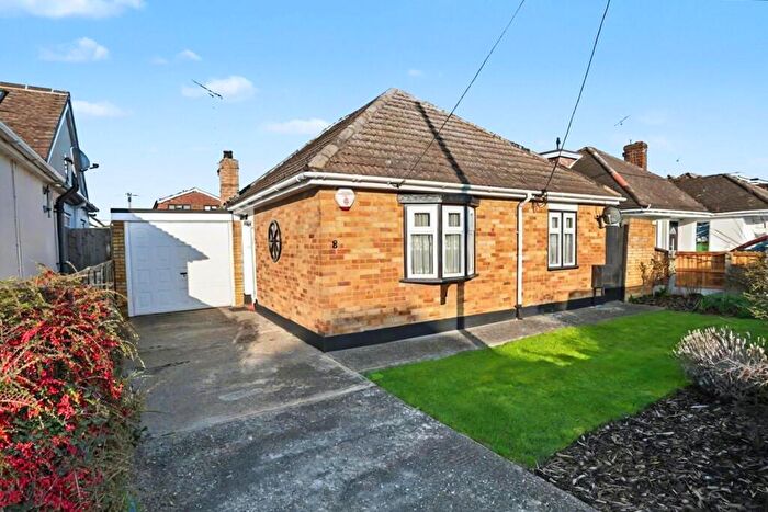 2 Bedroom Detached Bungalow For Sale In Malvern Avenue, Canvey Island, SS8