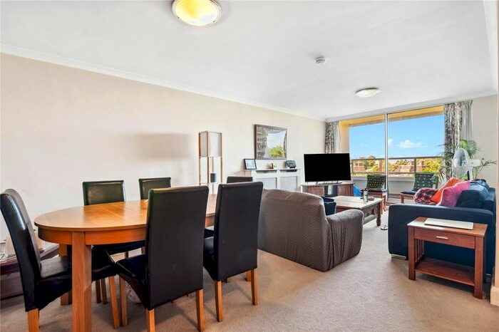 2 Bedroom Flat To Rent In Putney Hill, London, SW15