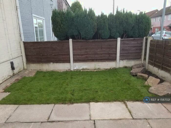 4 Bedroom Semi-Detached House To Rent In Farm Road, Oldham, OL8