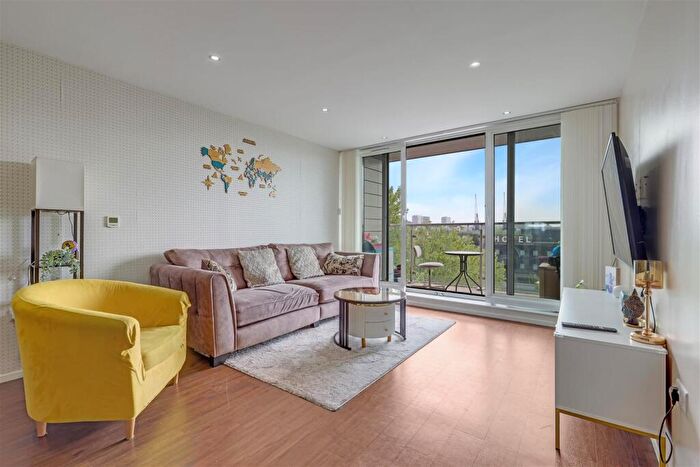 2 Bedroom Apartment For Sale In The Oxygen, Royal Victoria Dock, E16