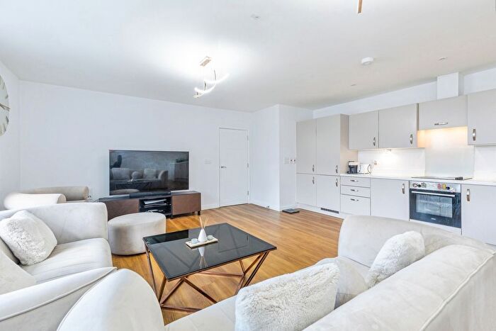 2 Bedroom Flat For Sale In Redvers Road, Chatham, Kent, ME4