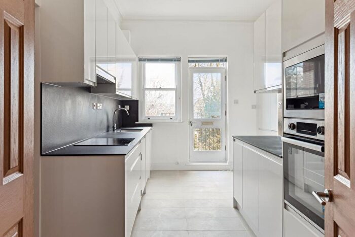 3 Bedroom Flat To Rent In Palm Court, NW3