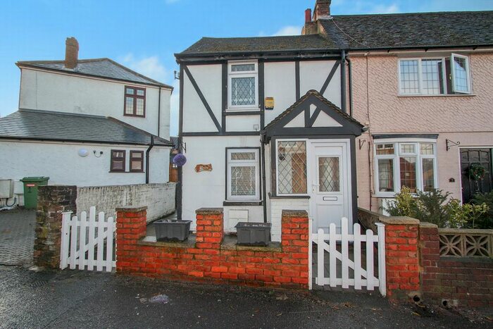 2 Bedroom Cottage To Rent In Common Lane, Dartford, DA2