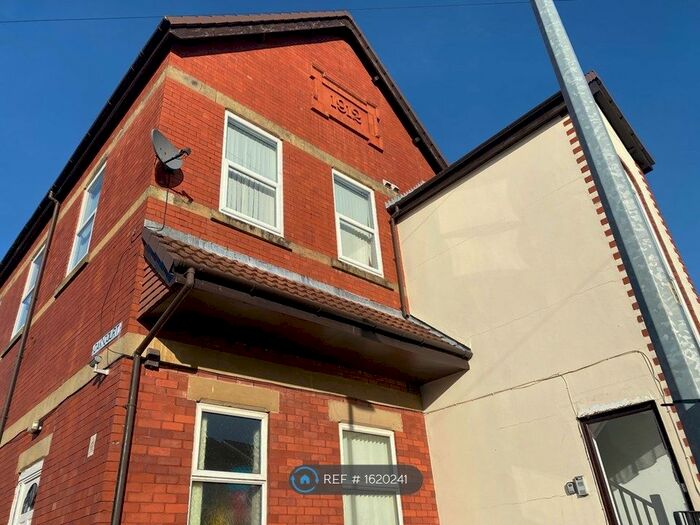 1 Bedroom Flat To Rent In Oak Court, Salford, M6