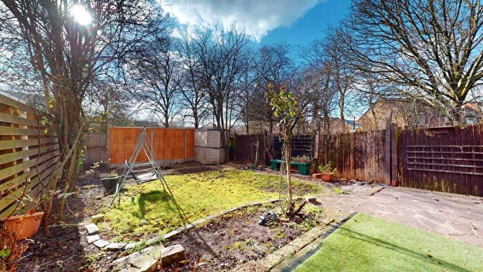 4 Bedroom End Of Terrace House For Sale In Parry Avenue, Beckton, E6