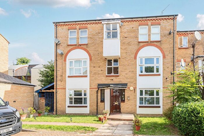 1 Bedroom Flat For Sale In Wordsworth Road, London, SE1