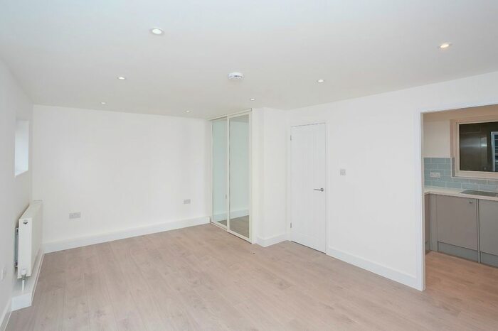 Studio To Rent In The Square, Marlowes, Hemel Hempstead, Hertfordshire, HP1