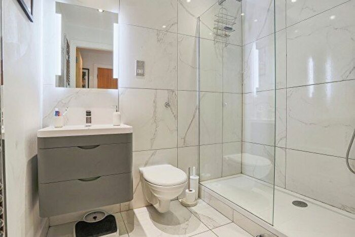 2 Bedroom Flat To Rent In Bowman Lane, Leeds, LS10