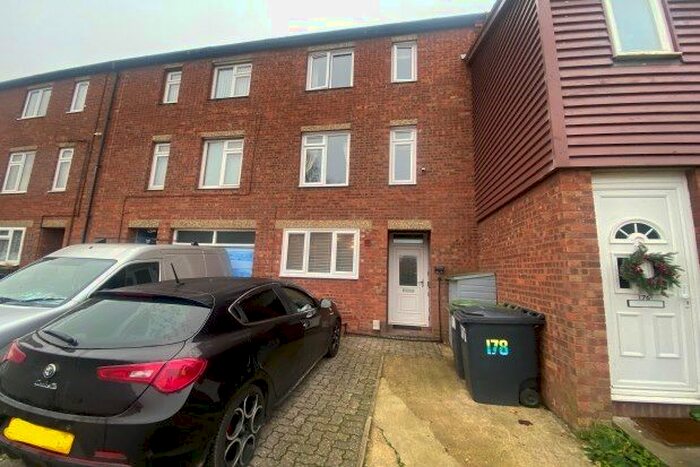 4 Bedroom Town House To Rent In Winchester Road, Sandy, SG19