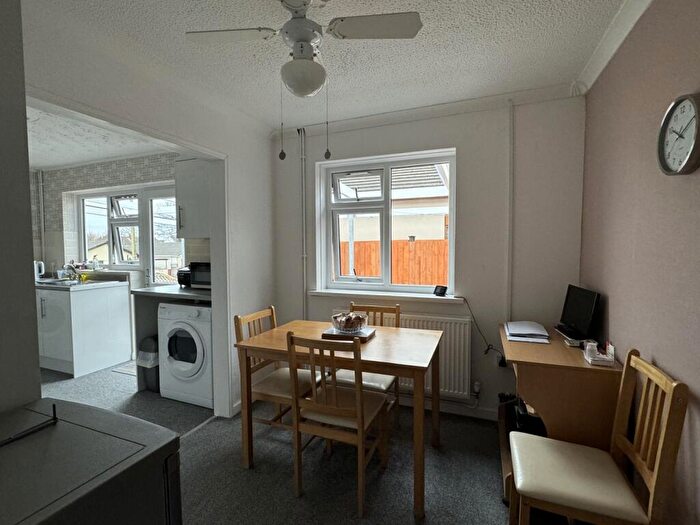 2 Bedroom Detached Bungalow For Sale In Derlyn Park, Tycroes, Ammanford, Carmarthenshire., SA18