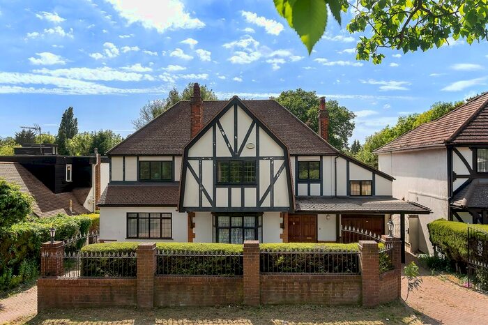 6 Bedroom Detached House For Sale In Cockfosters Road, Cockfoster, London, EN4