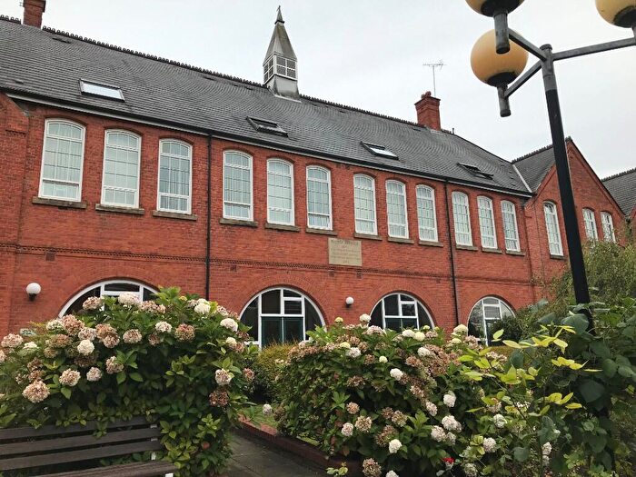 1 Bedroom Flat To Rent In For People Aged And Over: Broad Street, M24