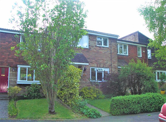 3 Bedroom Terraced House For Sale In Hillview, Saunderton, HP14