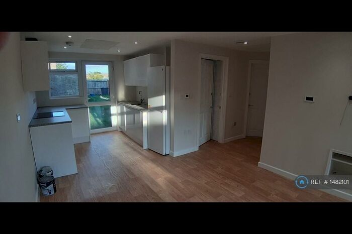 2 Bedroom Maisonette To Rent In Chester Road, Stevenage, SG1