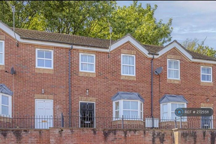 3 Bedroom Terraced House To Rent In St. Andrews Square, Stoke-On-Trent, ST4