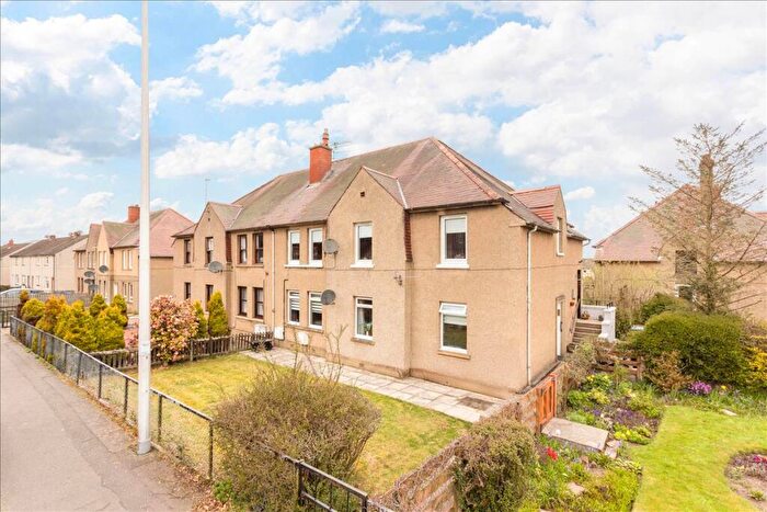 3 Bedroom Flat For Sale In Eastfield Drive, Penicuik, EH26