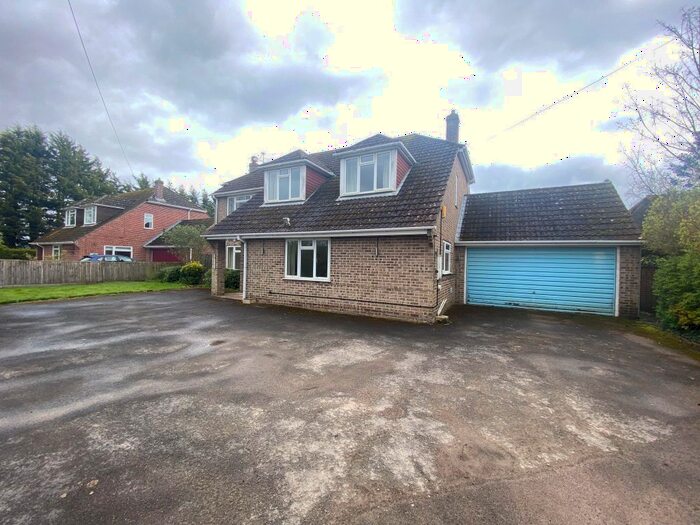 4 Bedroom Detached House To Rent In Warren Road, Newbury, RG14