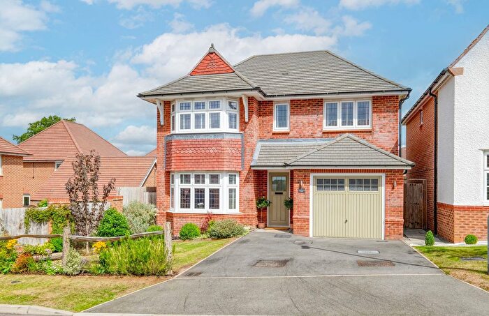 3 Bedroom Detached House For Sale In Oakengates Close, Webheath, B97