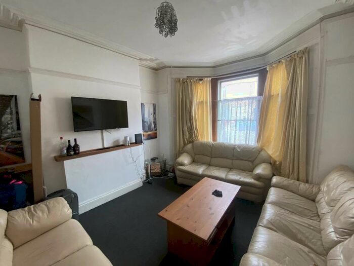 10 Bedroom House To Rent In Colum Road, Cathays, Cardiff, CF10