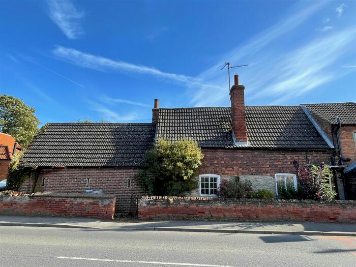 2 Bedroom Cottage For Sale In Besthorpe Road, Collingham, Newark, NG23