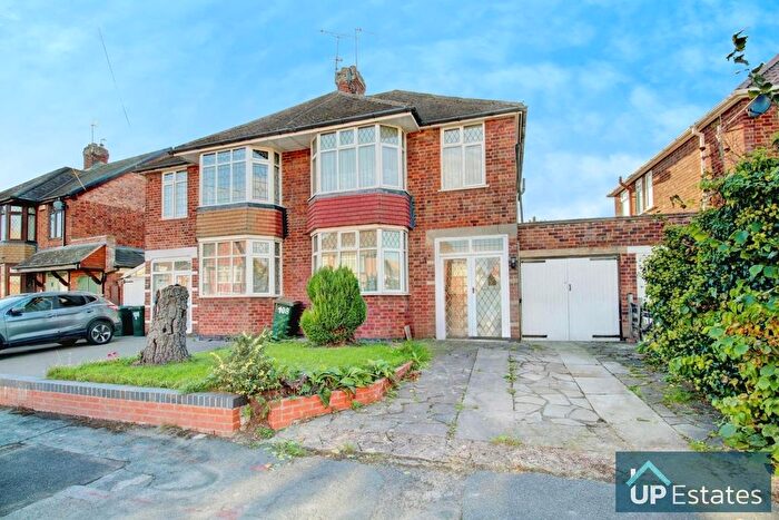 3 Bedroom Semi-Detached House For Sale In Arnold Avenue, Styvechale, Coventry, CV3