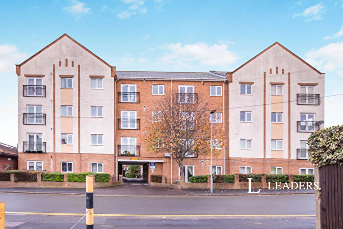 2 Bedroom Flat To Rent In Peelers Gate, - Wayte Street, PO6