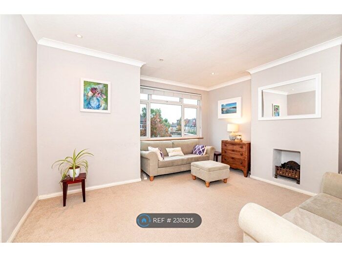2 Bedroom Flat To Rent In Streatham Common, London, SW16