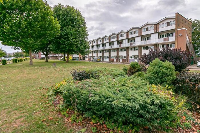 2 Bedroom Flat For Sale In Western Way, Hertfordshire, SG6